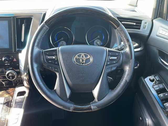 トヨタ アルファードハイブリット SR 道東・釧路十勝 2015(平27)年 9.6万km ブラック ・4WD/・純正9インチメモリナビ/（DVD・CD・フルセグ・Bluetooth・ラジオ・SD）/・バックカメラ/・純正10インチフリップダウンモニター/・JBLサウンドシステム/・衝突軽減ブレーキ/・レーダークルーズコントロール/・パワーバックドア/・前席パワーシート/・両側パワースライドドア/・ハーフレザーシート/・ウッドコンビハンドル/・ステアリングリモコン/・横滑り防止装置/・HIDヘッドライト/・フォグライト/・ウィンカーミラー/・電動格納ミラー/・オットマンシート（助手席/2列目）/・ドライブレコーダー/・ビルトインETC/・ドアバイザー/・純正フロアマット/・スマートキー/・エンジンプッシュスタート/・純正17インチアルミホイール