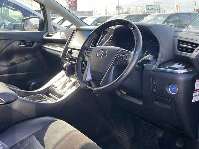 トヨタ アルファードハイブリット SR 道東・釧路十勝 2015(平27)年 9.6万km ブラック ・4WD/・純正9インチメモリナビ/（DVD・CD・フルセグ・Bluetooth・ラジオ・SD）/・バックカメラ/・純正10インチフリップダウンモニター/・JBLサウンドシステム/・衝突軽減ブレーキ/・レーダークルーズコントロール/・パワーバックドア/・前席パワーシート/・両側パワースライドドア/・ハーフレザーシート/・ウッドコンビハンドル/・ステアリングリモコン/・横滑り防止装置/・HIDヘッドライト/・フォグライト/・ウィンカーミラー/・電動格納ミラー/・オットマンシート（助手席/2列目）/・ドライブレコーダー/・ビルトインETC/・ドアバイザー/・純正フロアマット/・スマートキー/・エンジンプッシュスタート/・純正17インチアルミホイール