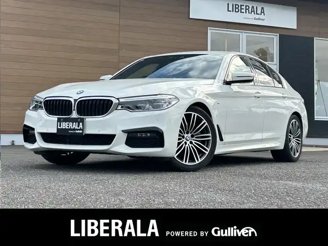 ＢＭＷ ５２３ｄ Mスポーツ 宮崎県 2019(令1)年 4.2万km アルピンホワイトⅢ 純正ナビゲーション/・Bluetooth/・CD DVD/・AM/FM/・USB/・フルセグTV/アダプティブクルーズコントロール/ワイヤレスチャージ/アンビエントライト/ブラインドスポットモニター/革巻きステアリング/・パドルシフト/D/N席パワーシート/パワーバックドア/純正１９インチアルミホイール/全方位カメラ/キーレスエントリー/・スマートキー