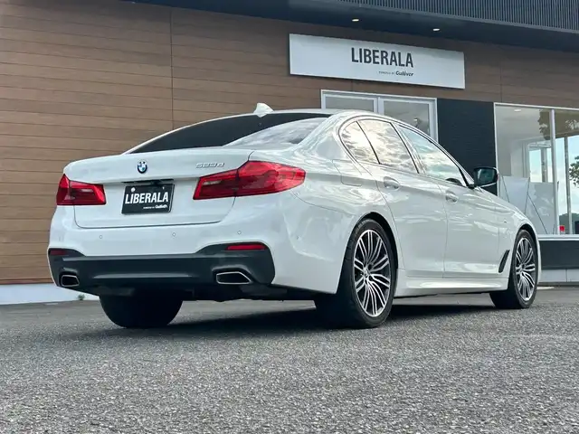 ＢＭＷ ５２３ｄ Mスポーツ 宮崎県 2019(令1)年 4.2万km アルピンホワイトⅢ 純正ナビゲーション/・Bluetooth/・CD DVD/・AM/FM/・USB/・フルセグTV/アダプティブクルーズコントロール/ワイヤレスチャージ/アンビエントライト/ブラインドスポットモニター/革巻きステアリング/・パドルシフト/D/N席パワーシート/パワーバックドア/純正１９インチアルミホイール/全方位カメラ/キーレスエントリー/・スマートキー