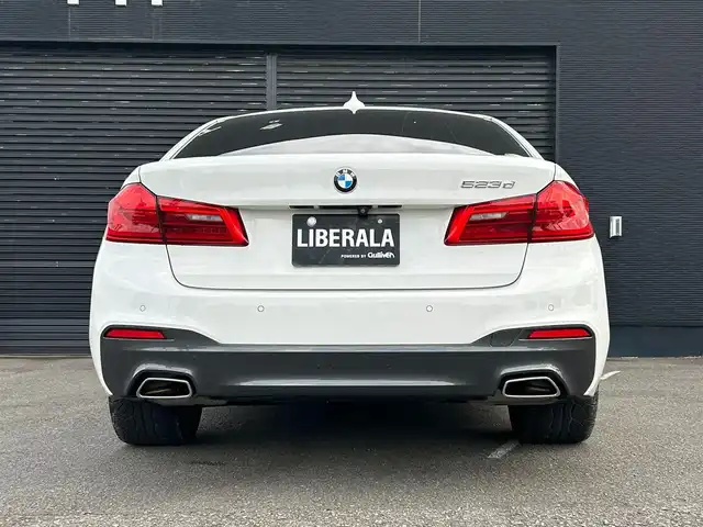 ＢＭＷ ５２３ｄ Mスポーツ 宮崎県 2019(令1)年 4.2万km アルピンホワイトⅢ 純正ナビゲーション/・Bluetooth/・CD DVD/・AM/FM/・USB/・フルセグTV/アダプティブクルーズコントロール/ワイヤレスチャージ/アンビエントライト/ブラインドスポットモニター/革巻きステアリング/・パドルシフト/D/N席パワーシート/パワーバックドア/純正１９インチアルミホイール/全方位カメラ/キーレスエントリー/・スマートキー