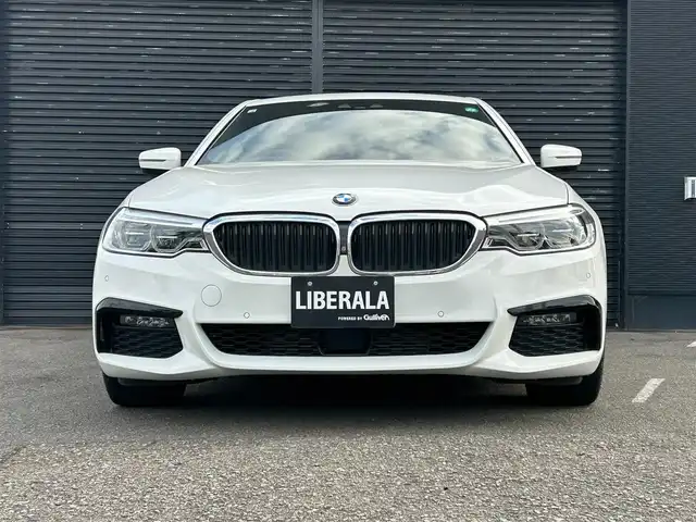 ＢＭＷ ５２３ｄ Mスポーツ 宮崎県 2019(令1)年 4.2万km アルピンホワイトⅢ 純正ナビゲーション/・Bluetooth/・CD DVD/・AM/FM/・USB/・フルセグTV/アダプティブクルーズコントロール/ワイヤレスチャージ/アンビエントライト/ブラインドスポットモニター/革巻きステアリング/・パドルシフト/D/N席パワーシート/パワーバックドア/純正１９インチアルミホイール/全方位カメラ/キーレスエントリー/・スマートキー