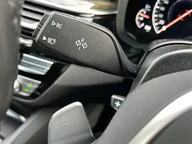 ＢＭＷ ５２３ｄ Mスポーツ 宮崎県 2019(令1)年 4.2万km アルピンホワイトⅢ 純正ナビゲーション/・Bluetooth/・CD DVD/・AM/FM/・USB/・フルセグTV/アダプティブクルーズコントロール/ワイヤレスチャージ/アンビエントライト/ブラインドスポットモニター/革巻きステアリング/・パドルシフト/D/N席パワーシート/パワーバックドア/純正１９インチアルミホイール/全方位カメラ/キーレスエントリー/・スマートキー