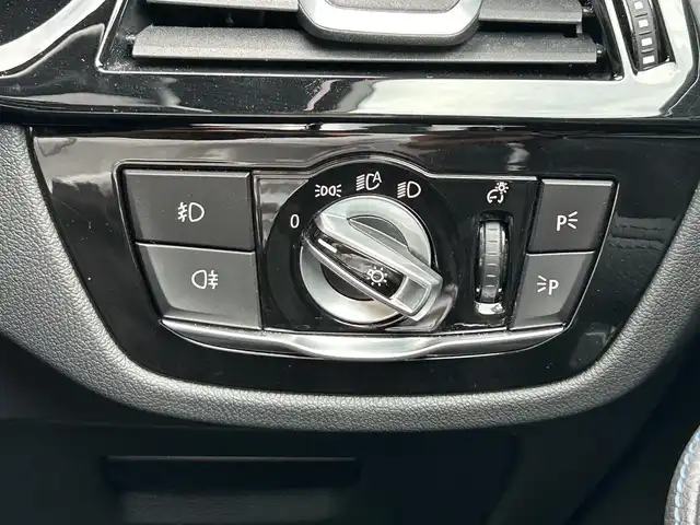 ＢＭＷ ５２３ｄ Mスポーツ 宮崎県 2019(令1)年 4.2万km アルピンホワイトⅢ 純正ナビゲーション/・Bluetooth/・CD DVD/・AM/FM/・USB/・フルセグTV/アダプティブクルーズコントロール/ワイヤレスチャージ/アンビエントライト/ブラインドスポットモニター/革巻きステアリング/・パドルシフト/D/N席パワーシート/パワーバックドア/純正１９インチアルミホイール/全方位カメラ/キーレスエントリー/・スマートキー