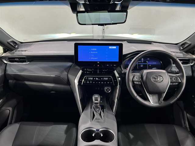 トヨタ ハリアー Z レザーパッケージ 愛知県 2024(令6)年 2.9万km プレシャスブラックパール 純正１２．３インチディスプレイオーディオＰｌｕｓ　/(AM/FM/フルセグTV/Miracast/CarPlay/Bluetooth/USB)/ＪＢＬサウンド　/モデリスタフルエアロ　/黒レザーシート　/トヨタセーフティセンス/　　-プリクラッシュセーフティ/　　-レーントレーニングアシスト＋レーンディパーチャーアラート/　　-レーダークルーズコントロール(ACC)/　　-アダプティブハイビームシステム/　　-ロードサインアシスト/　　-発進遅れ告知機能/パーキングサポートブレーキ　/デジタルインナーミラー　/シートベンチレーション/シートヒーター/ステアリングヒーター/メモリー機能付電動パワーシート/電動リアゲート/ヘッドアップディスプレイ/ブラインドスポットモニター（BSM)/バックカメラ/LEDヘッドライト/LEDフォグランプ/USB接続/純正フロアマット/プッシュスタート/　　-スマートキー