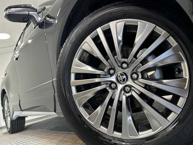 トヨタ ハリアー Z レザーパッケージ 愛知県 2024(令6)年 2.9万km プレシャスブラックパール 純正１２．３インチディスプレイオーディオＰｌｕｓ　/(AM/FM/フルセグTV/Miracast/CarPlay/Bluetooth/USB)/ＪＢＬサウンド　/モデリスタフルエアロ　/黒レザーシート　/トヨタセーフティセンス/　　-プリクラッシュセーフティ/　　-レーントレーニングアシスト＋レーンディパーチャーアラート/　　-レーダークルーズコントロール(ACC)/　　-アダプティブハイビームシステム/　　-ロードサインアシスト/　　-発進遅れ告知機能/パーキングサポートブレーキ　/デジタルインナーミラー　/シートベンチレーション/シートヒーター/ステアリングヒーター/メモリー機能付電動パワーシート/電動リアゲート/ヘッドアップディスプレイ/ブラインドスポットモニター（BSM)/バックカメラ/LEDヘッドライト/LEDフォグランプ/USB接続/純正フロアマット/プッシュスタート/　　-スマートキー