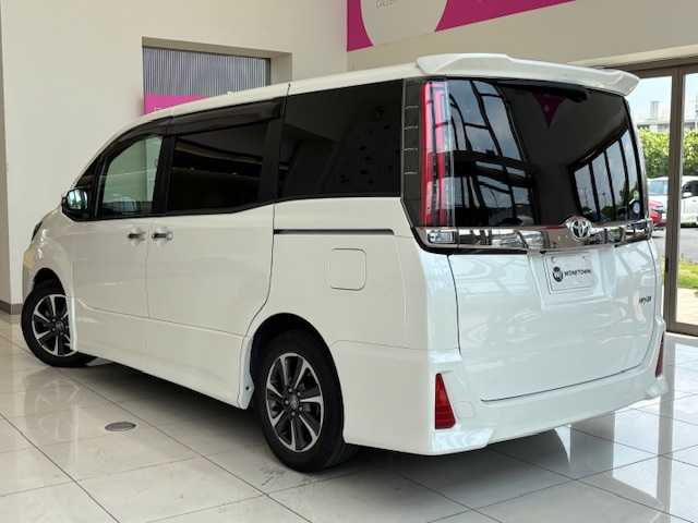 トヨタ ノア Si ダブルバイビー 埼玉県 2018(平30)年 4.8万km ホワイトパールクリスタルシャイン フルセグテレビ/バックカメラ/フリップダウンモニター/シートカバー/アイドリングストップ/キャプテンシート/クルーズコントロール/プッシュスタート/両側パワースライドドア/ETC/禁煙車