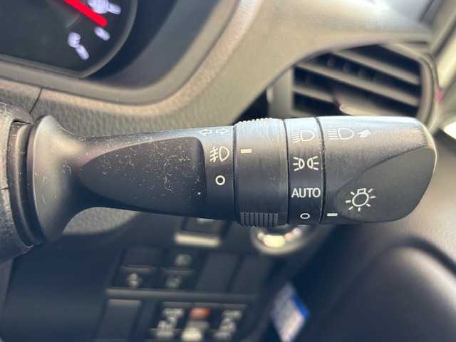トヨタ ノア Si ダブルバイビー 埼玉県 2018(平30)年 4.8万km ホワイトパールクリスタルシャイン フルセグテレビ/バックカメラ/フリップダウンモニター/シートカバー/アイドリングストップ/キャプテンシート/クルーズコントロール/プッシュスタート/両側パワースライドドア/ETC/禁煙車