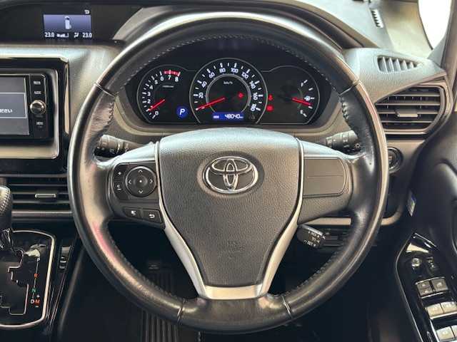 トヨタ ノア Si ダブルバイビー 埼玉県 2018(平30)年 4.8万km ホワイトパールクリスタルシャイン フルセグテレビ/バックカメラ/フリップダウンモニター/シートカバー/アイドリングストップ/キャプテンシート/クルーズコントロール/プッシュスタート/両側パワースライドドア/ETC/禁煙車