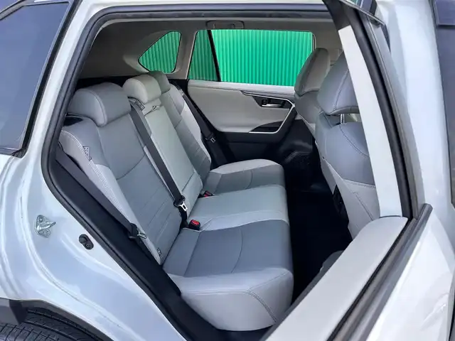 トヨタ ＲＡＶ４ G Zパッケージ 宮城県 2020(令2)年 3.6万km ホワイトパールクリスタルシャイン パノラマムーンルーフ/ワイヤレス充電/＝＝＝/セーフティセンス/・プリクラッシュセーフティ/・レーントレーシングアシスト/・レーダークルーズコントロール/・オートマチックハイビーム/・ロードサインアシスト/先行車発進告知/インテリジェントクリアランスソナー/リアクロストラフィックオートブレーキ/ブラインドスポットモニター/デジタルインナーミラー/純正9インチナビ（NSZT-Y68T）/・CD/DVD/・Bluetooth/・フルセグTV/バックカメラ/ビルトインETC/ドライブレコーダー/ハンズフリーパワーバックドア/ライトグレー合皮シート/メモリー機能付パワーシート（運転席）/シートヒーター/ステアリングヒーター/革巻きステアリング/ステアリングスイッチ/電動パーキングブレーキ/ブレーキホールド/LEDヘッドランプ/フォグランプ/オートライト/スマートキー＆プッシュスタート/電動格納ミラー/ルーフレール/純正19インチAW/純正ドアバイザー/純正フロアマット/W/サイド/カーテンエアバッグ