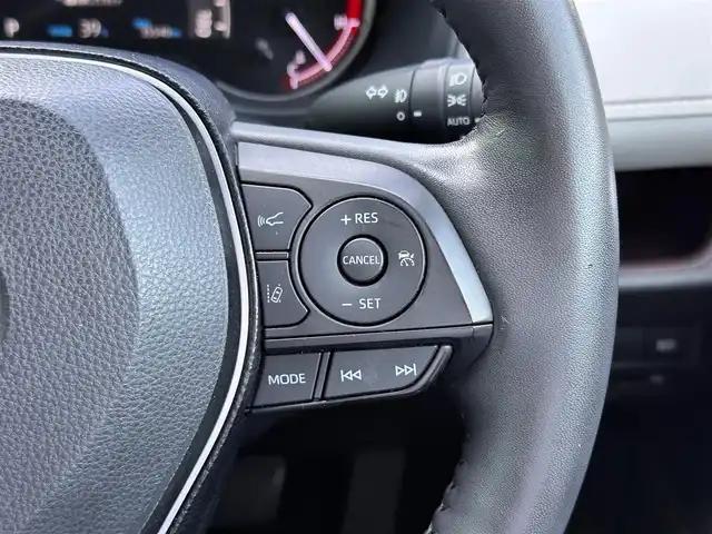 トヨタ ＲＡＶ４ G Zパッケージ 宮城県 2020(令2)年 3.6万km ホワイトパールクリスタルシャイン パノラマムーンルーフ/ワイヤレス充電/＝＝＝/セーフティセンス/・プリクラッシュセーフティ/・レーントレーシングアシスト/・レーダークルーズコントロール/・オートマチックハイビーム/・ロードサインアシスト/先行車発進告知/インテリジェントクリアランスソナー/リアクロストラフィックオートブレーキ/ブラインドスポットモニター/デジタルインナーミラー/純正9インチナビ（NSZT-Y68T）/・CD/DVD/・Bluetooth/・フルセグTV/バックカメラ/ビルトインETC/ドライブレコーダー/ハンズフリーパワーバックドア/ライトグレー合皮シート/メモリー機能付パワーシート（運転席）/シートヒーター/ステアリングヒーター/革巻きステアリング/ステアリングスイッチ/電動パーキングブレーキ/ブレーキホールド/LEDヘッドランプ/フォグランプ/オートライト/スマートキー＆プッシュスタート/電動格納ミラー/ルーフレール/純正19インチAW/純正ドアバイザー/純正フロアマット/W/サイド/カーテンエアバッグ