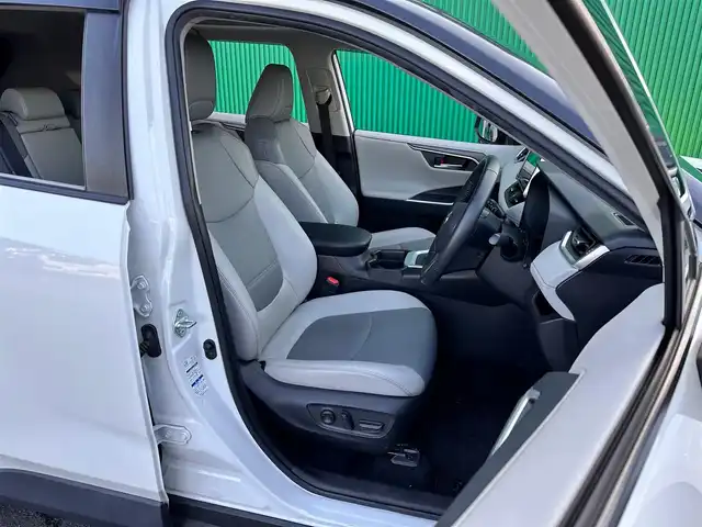 トヨタ ＲＡＶ４ G Zパッケージ 宮城県 2020(令2)年 3.6万km ホワイトパールクリスタルシャイン パノラマムーンルーフ/ワイヤレス充電/＝＝＝/セーフティセンス/・プリクラッシュセーフティ/・レーントレーシングアシスト/・レーダークルーズコントロール/・オートマチックハイビーム/・ロードサインアシスト/先行車発進告知/インテリジェントクリアランスソナー/リアクロストラフィックオートブレーキ/ブラインドスポットモニター/デジタルインナーミラー/純正9インチナビ（NSZT-Y68T）/・CD/DVD/・Bluetooth/・フルセグTV/バックカメラ/ビルトインETC/ドライブレコーダー/ハンズフリーパワーバックドア/ライトグレー合皮シート/メモリー機能付パワーシート（運転席）/シートヒーター/ステアリングヒーター/革巻きステアリング/ステアリングスイッチ/電動パーキングブレーキ/ブレーキホールド/LEDヘッドランプ/フォグランプ/オートライト/スマートキー＆プッシュスタート/電動格納ミラー/ルーフレール/純正19インチAW/純正ドアバイザー/純正フロアマット/W/サイド/カーテンエアバッグ