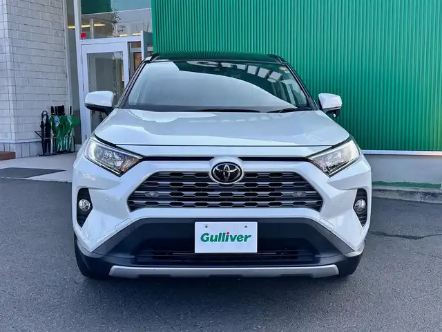 トヨタ ＲＡＶ４ G Zパッケージ 宮城県 2020(令2)年 3.6万km ホワイトパールクリスタルシャイン パノラマムーンルーフ/ワイヤレス充電/＝＝＝/セーフティセンス/・プリクラッシュセーフティ/・レーントレーシングアシスト/・レーダークルーズコントロール/・オートマチックハイビーム/・ロードサインアシスト/先行車発進告知/インテリジェントクリアランスソナー/リアクロストラフィックオートブレーキ/ブラインドスポットモニター/デジタルインナーミラー/純正9インチナビ（NSZT-Y68T）/・CD/DVD/・Bluetooth/・フルセグTV/バックカメラ/ビルトインETC/ドライブレコーダー/ハンズフリーパワーバックドア/ライトグレー合皮シート/メモリー機能付パワーシート（運転席）/シートヒーター/ステアリングヒーター/革巻きステアリング/ステアリングスイッチ/電動パーキングブレーキ/ブレーキホールド/LEDヘッドランプ/フォグランプ/オートライト/スマートキー＆プッシュスタート/電動格納ミラー/ルーフレール/純正19インチAW/純正ドアバイザー/純正フロアマット/W/サイド/カーテンエアバッグ