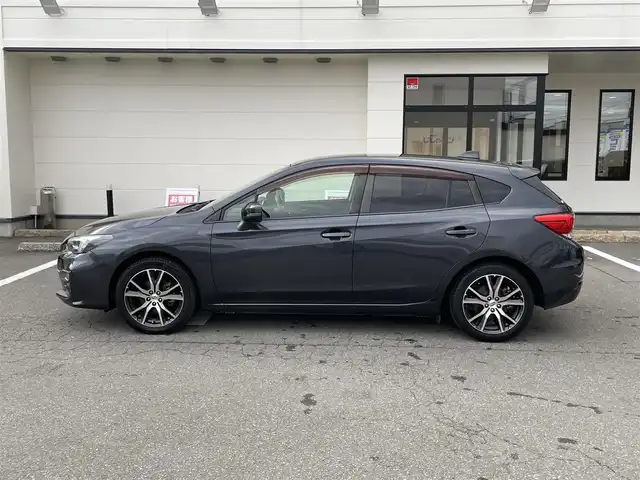 スバル インプレッサ スポーツ 2．0i－L アイサイト 青森県 2017(平29)年 9万km ダークグレーメタリック (株)IDOMが運営する【じしゃロン青森店】の自社ローン専用車両になりますこちらは現金、またはオートローンご利用時の価格です。自社ローンご希望の方は別途その旨お申付け下さい。/４WD/純正８インチSDナビ/　AM/FM/CD/DVD/Bluetooth/フルセグTV/バックカメラ/ビルトインETC/ドライブレコーダー/レーダークルーズコントロール/衝突被害軽減ブレーキ/レーンキープアシスト/横滑り防止装置/アイドリングストップ/オートライト/LEDヘッドライト/フォグランプ/スマートキー/プッシュスタート/電動格納ミラー/純正17インチAW/純正フロアマット/スペアキー