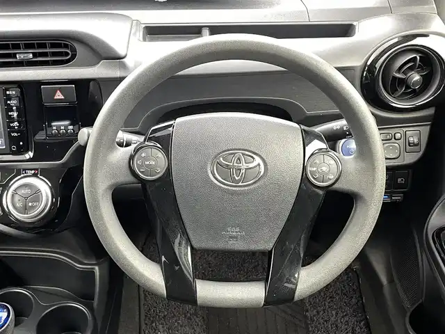 トヨタ アクア S スタイルブラック 福井県 2016(平28)年 4.4万km ダークブルーマイカ スマートキー/純正ナビ（ワンセグTV/BT）/純正フロアマット/純正ホイールキャップ/バックカメラ/ETC/前後ドライブレコーダー(TZ-D205W)/トヨタセーフティーセンス/衝突軽減ブレーキ/レーンキープアシスト/オートライト/電動格納ミラー