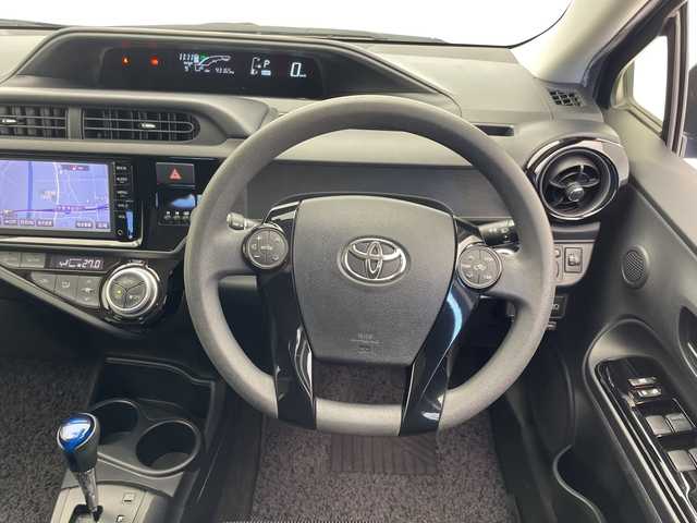 トヨタ アクア S スタイルブラック 千葉県 2016(平28)年 4.4万km ダークブルーマイカ トヨタセーフティーセンス/衝突軽減ブレーキ/レーンキープアシスト/純正7インチナビ（NSCP-W64）/　（Bluetooth/CD/DVD/TV）/バックカメラ/社外ETC/前後ドライブレコーダー(TZ-D205W)/純正フロアマット/オートハイビーム/フォグライト/電動格納ミラー