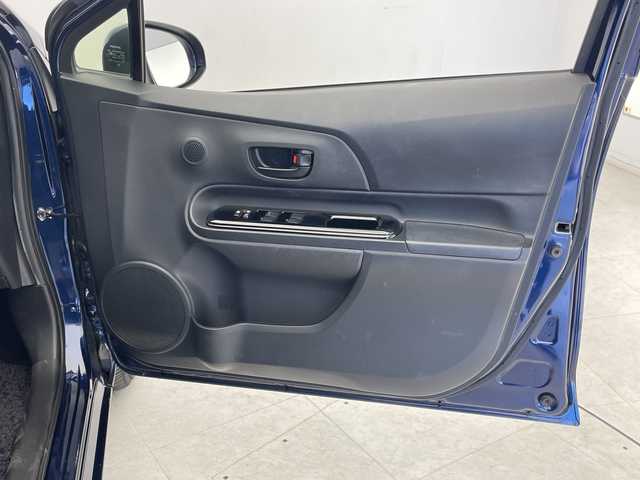 トヨタ アクア S スタイルブラック 千葉県 2016(平28)年 4.4万km ダークブルーマイカ トヨタセーフティーセンス/衝突軽減ブレーキ/レーンキープアシスト/純正7インチナビ（NSCP-W64）/　（Bluetooth/CD/DVD/TV）/バックカメラ/社外ETC/前後ドライブレコーダー(TZ-D205W)/純正フロアマット/オートハイビーム/フォグライト/電動格納ミラー