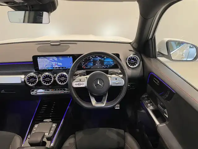 メルセデス・ベンツ Ｍ・ベンツ ＧＬＢ２００ｄ 4マチック AMGライン 福岡県 2022(令4)年 1.4万km ポーラホワイト 純正ナビ　/フルセグ　/サンルーフ　/ＡＣＣ　/レーンキープ　/ＢＳＭ　/３６０°カメラ　/前後ソナー　/パーキングアシスト　/ハーフレザーシート　/シートヒーター　/アンビエントライト　/ＬＥＤライト　/純正１９インチＡＷ