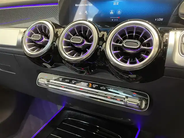 メルセデス・ベンツ Ｍ・ベンツ ＧＬＢ２００ｄ 4マチック AMGライン 福岡県 2022(令4)年 1.4万km ポーラホワイト 純正ナビ　/フルセグ　/サンルーフ　/ＡＣＣ　/レーンキープ　/ＢＳＭ　/３６０°カメラ　/前後ソナー　/パーキングアシスト　/ハーフレザーシート　/シートヒーター　/アンビエントライト　/ＬＥＤライト　/純正１９インチＡＷ