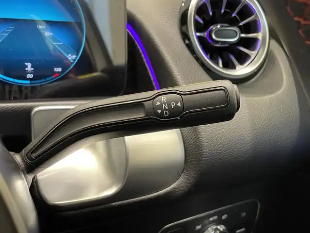 メルセデス・ベンツ Ｍ・ベンツ ＧＬＢ２００ｄ 4マチック AMGライン 福岡県 2022(令4)年 1.4万km ポーラホワイト 純正ナビ　/フルセグ　/サンルーフ　/ＡＣＣ　/レーンキープ　/ＢＳＭ　/３６０°カメラ　/前後ソナー　/パーキングアシスト　/ハーフレザーシート　/シートヒーター　/アンビエントライト　/ＬＥＤライト　/純正１９インチＡＷ