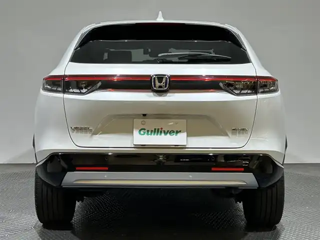 ホンダ ヴェゼル ハイブリッド e:HEV Z 愛媛県 2024(令6)年 2.6万km プラチナホワイトパール メーカーナビ/(Bluetooth/フルセグ)/バックカメラ/衝突被害軽減ブレーキ/レーンキープアシスト/前後コーナーセンサー/電動リアゲート/前後ドライブレコーダー/レーダークルーズコントロール/ダウンヒルアシストコントロール/ステアリングヒーター/シートヒーター/ETC2.0/ステアリングスイッチ/ワイヤレス充電/ブラインドスポットモニター/パドルシフト/LEDヘッドライト/オートマチックハイビーム/オートライト/トノカバー/ドアバイザー/スペアキー/保証書