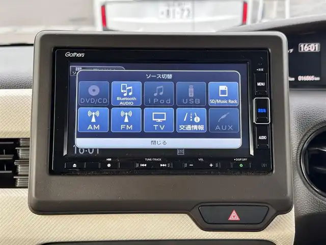 ホンダ Ｎ ＢＯＸ L 宮城県 2022(令4)年 1.7万km プラチナホワイトパール リア右側パワースライドドア/前席用i-サイドエアバッグシステム＋サイドカーテンエアバッグシステム(前席/後席対応)/＝＝＝/ホンダセンシング/●衝突軽減ブレーキ（CMBS）/●誤発進抑制機能/●歩行者事故低減ステアリング/●路外逸脱抑制機能/●渋滞追従機能付アダプティブクルーズコントロール（ACC）/●車線維持支援システム（LKAS）/●先行車発進お知らせ機能/●標識認識機能/●後方誤発進抑制機能/●オートハイビーム/リアパーキングセンサー/純正ナビ（VXM-234VFi）/・CD/DVD/・Bluetooth/・フルセグTV/バックカメラ/ビルトインETC/ドライブレコーダー/両側パワースライドドア/シートヒーター/ステアリングスイッチ/電動パーキングブレーキ/ブレーキホールド/LEDヘッドランプ/オートライト/スマートキー＆プッシュスタート/電動格納ミラー/フロアマット/ドアバイザー/W/サイド/カーテンエアバッグ