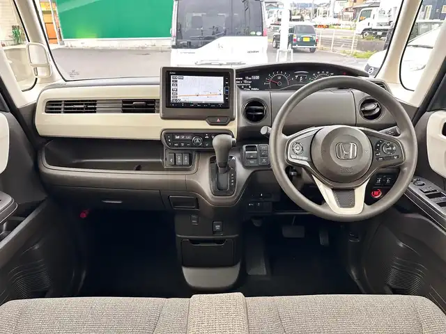 ホンダ Ｎ ＢＯＸ L 宮城県 2022(令4)年 1.7万km プラチナホワイトパール リア右側パワースライドドア/前席用i-サイドエアバッグシステム＋サイドカーテンエアバッグシステム(前席/後席対応)/＝＝＝/ホンダセンシング/●衝突軽減ブレーキ（CMBS）/●誤発進抑制機能/●歩行者事故低減ステアリング/●路外逸脱抑制機能/●渋滞追従機能付アダプティブクルーズコントロール（ACC）/●車線維持支援システム（LKAS）/●先行車発進お知らせ機能/●標識認識機能/●後方誤発進抑制機能/●オートハイビーム/リアパーキングセンサー/純正ナビ（VXM-234VFi）/・CD/DVD/・Bluetooth/・フルセグTV/バックカメラ/ビルトインETC/ドライブレコーダー/両側パワースライドドア/シートヒーター/ステアリングスイッチ/電動パーキングブレーキ/ブレーキホールド/LEDヘッドランプ/オートライト/スマートキー＆プッシュスタート/電動格納ミラー/フロアマット/ドアバイザー/W/サイド/カーテンエアバッグ