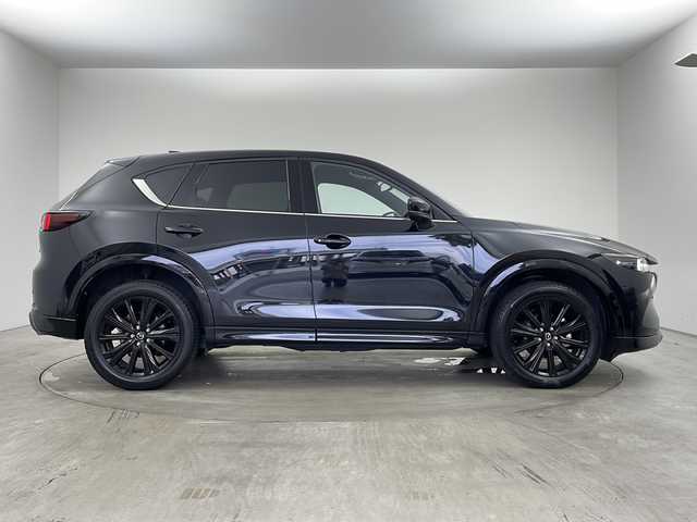 マツダ ＣＸ－５ XD スポーツアピアランス 兵庫県 2022(令4)年 4万km ジェットブラックマイカ ・10.25インチセンターディスプレイ/BT/USB/AppleCarPlay/AndroidAuto/・地上デジタルＴＶチューナー（フルセグ）/・BOSEサウンドシステム/・電動スライドガラスサンルーフ（チルトアップ機構付）/・ETC/・アダプティブLEDヘッドライト/・スマートブレーキサポート/・誤発進抑制制御/・スマートシティブレーキサポート/・マツダレーダークルーズコントロール/・クルージング＆トラフィック・サポート/・レーンキープアシストシステム/・車線逸脱警報システム/・３６０°ビューモニター/・ドライバーアテンションアラート/・交通標識認識システム/・リアクロストラフィックアラート/・ブラインドスポットモニタリング/・置くだけ充電/・レザーシート/・前席パワーシート/・前席シートヒーター/・ステアリングヒーター/・パドルシフト/・ヘッドアップディスプレイ/・純正19インチアルミホイール/・アドバンストキーレスエントリーシステム