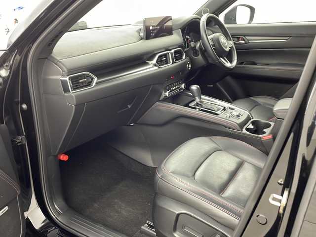 マツダ ＣＸ－５ XD スポーツアピアランス 兵庫県 2022(令4)年 4万km ジェットブラックマイカ ・10.25インチセンターディスプレイ/BT/USB/AppleCarPlay/AndroidAuto/・地上デジタルＴＶチューナー（フルセグ）/・BOSEサウンドシステム/・電動スライドガラスサンルーフ（チルトアップ機構付）/・ETC/・アダプティブLEDヘッドライト/・スマートブレーキサポート/・誤発進抑制制御/・スマートシティブレーキサポート/・マツダレーダークルーズコントロール/・クルージング＆トラフィック・サポート/・レーンキープアシストシステム/・車線逸脱警報システム/・３６０°ビューモニター/・ドライバーアテンションアラート/・交通標識認識システム/・リアクロストラフィックアラート/・ブラインドスポットモニタリング/・置くだけ充電/・レザーシート/・前席パワーシート/・前席シートヒーター/・ステアリングヒーター/・パドルシフト/・ヘッドアップディスプレイ/・純正19インチアルミホイール/・アドバンストキーレスエントリーシステム