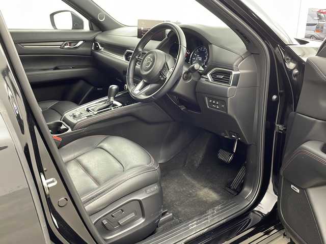 マツダ ＣＸ－５ XD スポーツアピアランス 兵庫県 2022(令4)年 4万km ジェットブラックマイカ ・10.25インチセンターディスプレイ/BT/USB/AppleCarPlay/AndroidAuto/・地上デジタルＴＶチューナー（フルセグ）/・BOSEサウンドシステム/・電動スライドガラスサンルーフ（チルトアップ機構付）/・ETC/・アダプティブLEDヘッドライト/・スマートブレーキサポート/・誤発進抑制制御/・スマートシティブレーキサポート/・マツダレーダークルーズコントロール/・クルージング＆トラフィック・サポート/・レーンキープアシストシステム/・車線逸脱警報システム/・３６０°ビューモニター/・ドライバーアテンションアラート/・交通標識認識システム/・リアクロストラフィックアラート/・ブラインドスポットモニタリング/・置くだけ充電/・レザーシート/・前席パワーシート/・前席シートヒーター/・ステアリングヒーター/・パドルシフト/・ヘッドアップディスプレイ/・純正19インチアルミホイール/・アドバンストキーレスエントリーシステム