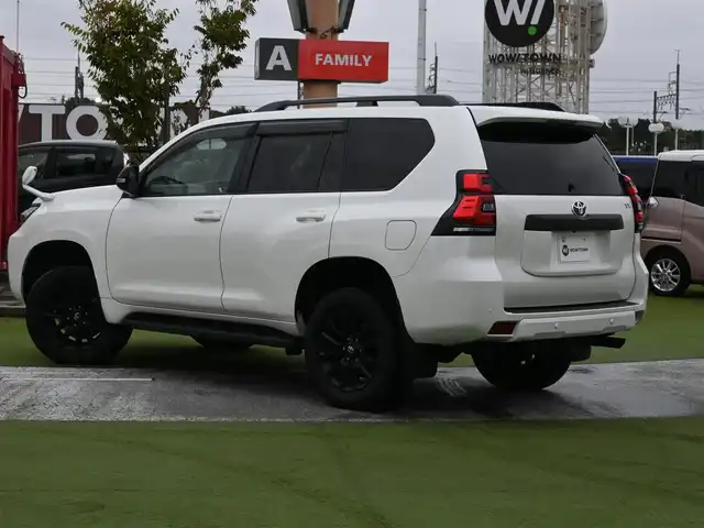 トヨタ ランドクルーザー プラド TX Lパッケージ マットブラED 千葉県 2023(令5)年 2.9万km ホワイトパールクリスタルシャイン Toyota Safety Sense/・プリクラッシュセーフティ/・レーンディパーチャーアラート/・オートハイビーム/・レーダークルーズコントロール/ムーンルーフ/ベージュレザーシート/前席パワーシート/エアシート/シートヒーター/リア電動リクライニングシート/9インチ社外メモリーナビ/地デジTV/【DVD/CD再生機能　Bluetooth接続】/バックカメラ/リバース連動ドアミラー（左）/革巻きステアリング/ETC/LEDヘッドライト/フォグライト/ウインカーミラー/クリアランスソナー/純正18インチアルミホイル/サイド/カーテンエアバッグ/スマートキー