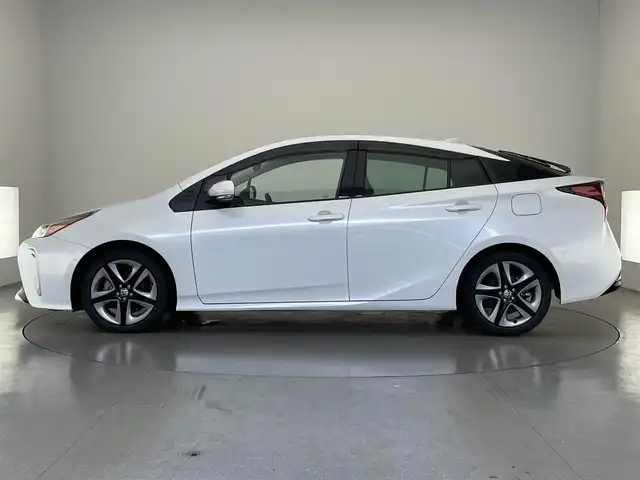 トヨタ プリウス A ツーリングセレクション 愛知県 2020(令2)年 5.1万km プラチナホワイトパールマイカ アドバンストパーク/純正ナビ/トヨタセーフティセンス/アラウンドビューモニター/ヘッドアップディスプレイ/ブラインドスポットモニター/パーキングアシスト/AC100V電源/パワーシート/LEDオートライト/フォグランプ/レーダークルーズコントロール/シートヒーター/純正アルミホイール/ETC/ドライブレコーダー/フルセグTV/DVD/衝突被害軽減ブレーキ/純正フロアマット/コーナーセンサー/禁煙車