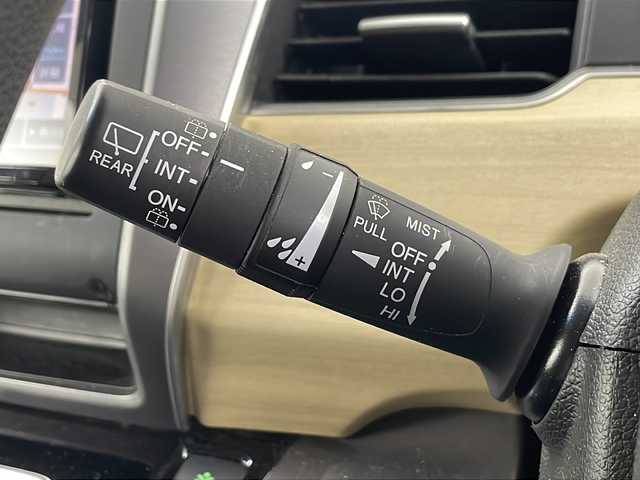 ホンダ フリード ハイブリット G ホンダセンシング 埼玉県 2017(平29)年 4.7万km ホワイトオーキッドパール 純正ナビ　MDV-D304/（ラジオ・ワンセグ・ＵＳＢ・ＣＤ・ＤＶＤ）/バックカメラ/ビルトインＥＴＣ/両側パワースライドドア/アダプティブクルーズコントロール/レーンキープアシスト/横滑り防止装置/盗難防止装置/衝突軽減/プッシュスタート/ステアリングリモコン/社外フロアマット/社外アルミホイール/ウィンカーミラー/LEDヘッドライト