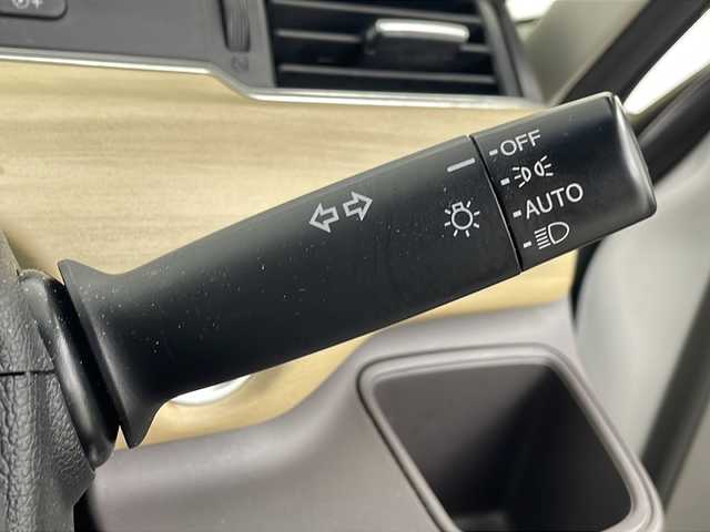 ホンダ フリード ハイブリット G ホンダセンシング 埼玉県 2017(平29)年 4.7万km ホワイトオーキッドパール 純正ナビ　MDV-D304/（ラジオ・ワンセグ・ＵＳＢ・ＣＤ・ＤＶＤ）/バックカメラ/ビルトインＥＴＣ/両側パワースライドドア/アダプティブクルーズコントロール/レーンキープアシスト/横滑り防止装置/盗難防止装置/衝突軽減/プッシュスタート/ステアリングリモコン/社外フロアマット/社外アルミホイール/ウィンカーミラー/LEDヘッドライト