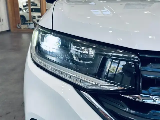 フォルクスワーゲン Ｔ－クロス TSI 1stプラス 大阪府 2021(令3)年 3.7万km 白 ワンオーナー/純正ナビ/TV/バックカメラ/applecarplay/ACC/ブラインドスポット/クリアランスソナー/パドルシフト/ハーフ革/ルーフレール/ワイヤレス充電/ETC/純正18インチAW/LEDヘッドライト