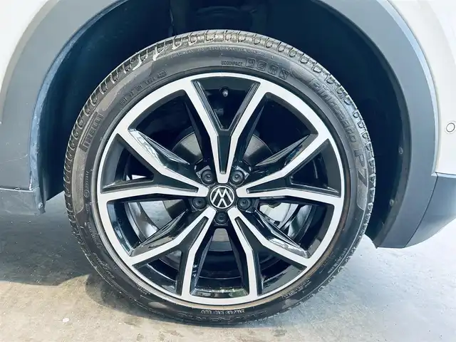 フォルクスワーゲン Ｔ－クロス TSI 1stプラス 大阪府 2021(令3)年 3.7万km 白 ワンオーナー/純正ナビ/TV/バックカメラ/applecarplay/ACC/ブラインドスポット/クリアランスソナー/パドルシフト/ハーフ革/ルーフレール/ワイヤレス充電/ETC/純正18インチAW/LEDヘッドライト