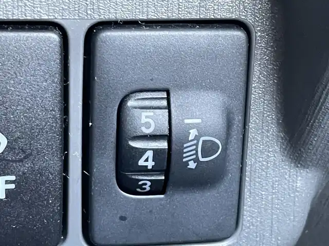 トヨタ プリウス α S チューンブラック 東京都 2014(平26)年 8.2万km ホワイトパールクリスタルシャイン トヨタ純正ナビ /＜TV/AMFM/BT/CD/DVD/SD＞/バックカメラ/ETC/EV/ECOモード/PWR/パーキングブレーキボタン/オートライト/エンジンスタートボタン/スマートキー/ステアリングスイッチ/純正フロアマット/社外アルミホイール/SRSエアバッグ（運転席/助手席/カーテン）