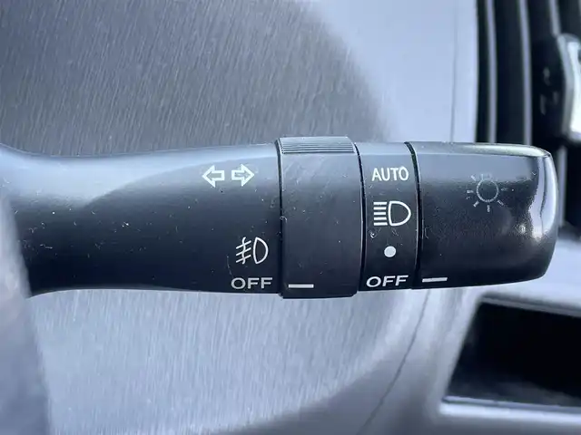 トヨタ プリウス α S チューンブラック 東京都 2014(平26)年 8.2万km ホワイトパールクリスタルシャイン トヨタ純正ナビ /＜TV/AMFM/BT/CD/DVD/SD＞/バックカメラ/ETC/EV/ECOモード/PWR/パーキングブレーキボタン/オートライト/エンジンスタートボタン/スマートキー/ステアリングスイッチ/純正フロアマット/社外アルミホイール/SRSエアバッグ（運転席/助手席/カーテン）