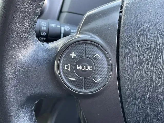 トヨタ プリウス α S チューンブラック 東京都 2014(平26)年 8.2万km ホワイトパールクリスタルシャイン トヨタ純正ナビ /＜TV/AMFM/BT/CD/DVD/SD＞/バックカメラ/ETC/EV/ECOモード/PWR/パーキングブレーキボタン/オートライト/エンジンスタートボタン/スマートキー/ステアリングスイッチ/純正フロアマット/社外アルミホイール/SRSエアバッグ（運転席/助手席/カーテン）