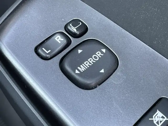 トヨタ プリウス α S チューンブラック 東京都 2014(平26)年 8.2万km ホワイトパールクリスタルシャイン トヨタ純正ナビ /＜TV/AMFM/BT/CD/DVD/SD＞/バックカメラ/ETC/EV/ECOモード/PWR/パーキングブレーキボタン/オートライト/エンジンスタートボタン/スマートキー/ステアリングスイッチ/純正フロアマット/社外アルミホイール/SRSエアバッグ（運転席/助手席/カーテン）