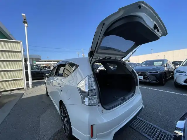 トヨタ プリウス α S チューンブラック 東京都 2014(平26)年 8.2万km ホワイトパールクリスタルシャイン トヨタ純正ナビ /＜TV/AMFM/BT/CD/DVD/SD＞/バックカメラ/ETC/EV/ECOモード/PWR/パーキングブレーキボタン/オートライト/エンジンスタートボタン/スマートキー/ステアリングスイッチ/純正フロアマット/社外アルミホイール/SRSエアバッグ（運転席/助手席/カーテン）