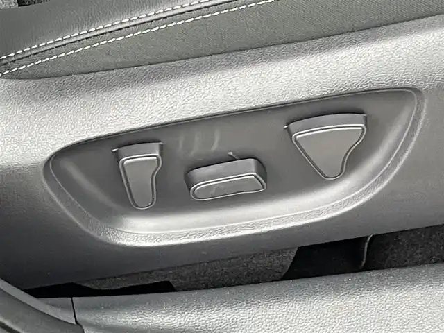 トヨタ ヤリスクロス ハイブリッド Z 群馬県 2025(令7)年 0.1千km ブラックマイカ 登録済未使用車　純正８型ディスプレイオーディオ　全方位カメラ　衝突軽減　アダプティブクルーズコントロール　ＢＳＭ　シートヒーター　ハンドルヒーター　ビルトインＥＴＣ２．０　障害物センサー　禁煙車