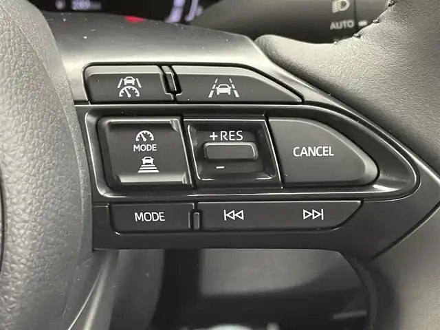 トヨタ ヤリスクロス ハイブリッド Z 群馬県 2025(令7)年 0.1千km ブラックマイカ 登録済未使用車　純正８型ディスプレイオーディオ　全方位カメラ　衝突軽減　アダプティブクルーズコントロール　ＢＳＭ　シートヒーター　ハンドルヒーター　ビルトインＥＴＣ２．０　障害物センサー　禁煙車