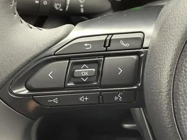 トヨタ ヤリスクロス ハイブリッド Z 群馬県 2025(令7)年 0.1千km ブラックマイカ 登録済未使用車　純正８型ディスプレイオーディオ　全方位カメラ　衝突軽減　アダプティブクルーズコントロール　ＢＳＭ　シートヒーター　ハンドルヒーター　ビルトインＥＴＣ２．０　障害物センサー　禁煙車