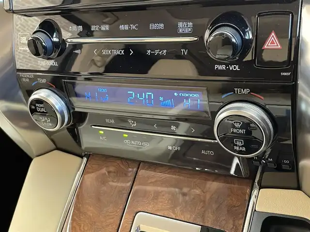 トヨタ アルファードハイブリット エグゼクティブ ラウンジ 岩手県 2015(平27)年 4.3万km ホワイトパールクリスタルシャイン ワンオーナー/４WD/JBLプレミアムサウンドシステム/モデリスタエアロ/サンルーフ/両側パワースライドドア/パワーバックドア/後席モニター/後席エアコン/100Ｖ電源/MTモード付AT/プリクラッシュセーフティ/クリアランスソナー/全周囲カメラ/横滑り防止装置/オートライト/オートハイビーム/アイドリングストップ/パワーシート/シートヒーター/エアシート/ステアリングヒーター/オールオートパワーウィンドウ/ステアリングスイッチ