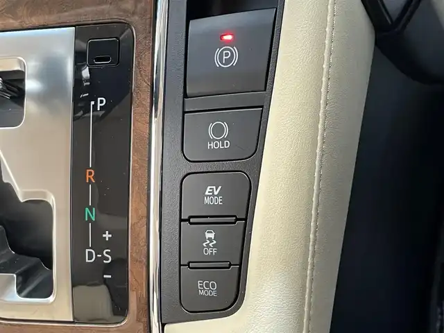 トヨタ アルファードハイブリット エグゼクティブ ラウンジ 岩手県 2015(平27)年 4.3万km ホワイトパールクリスタルシャイン ワンオーナー/４WD/JBLプレミアムサウンドシステム/モデリスタエアロ/サンルーフ/両側パワースライドドア/パワーバックドア/後席モニター/後席エアコン/100Ｖ電源/MTモード付AT/プリクラッシュセーフティ/クリアランスソナー/全周囲カメラ/横滑り防止装置/オートライト/オートハイビーム/アイドリングストップ/パワーシート/シートヒーター/エアシート/ステアリングヒーター/オールオートパワーウィンドウ/ステアリングスイッチ