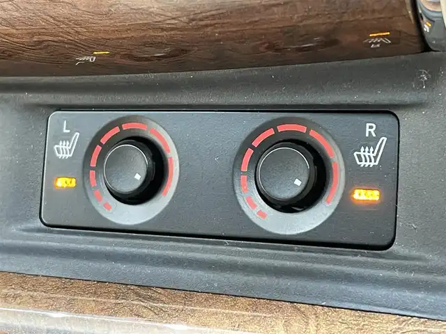 トヨタ アルファードハイブリット エグゼクティブ ラウンジ 岩手県 2015(平27)年 4.3万km ホワイトパールクリスタルシャイン ワンオーナー/４WD/JBLプレミアムサウンドシステム/モデリスタエアロ/サンルーフ/両側パワースライドドア/パワーバックドア/後席モニター/後席エアコン/100Ｖ電源/MTモード付AT/プリクラッシュセーフティ/クリアランスソナー/全周囲カメラ/横滑り防止装置/オートライト/オートハイビーム/アイドリングストップ/パワーシート/シートヒーター/エアシート/ステアリングヒーター/オールオートパワーウィンドウ/ステアリングスイッチ