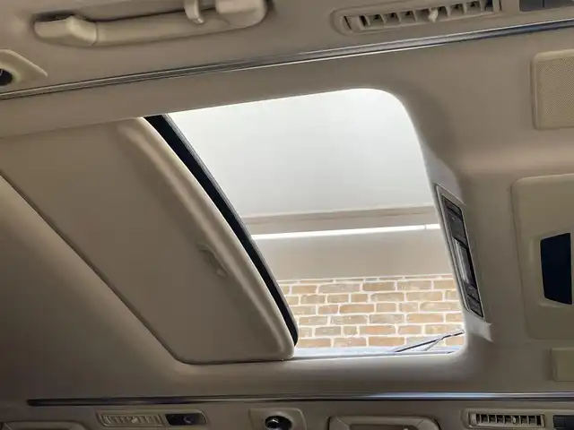 トヨタ アルファードハイブリット エグゼクティブ ラウンジ 岩手県 2015(平27)年 4.3万km ホワイトパールクリスタルシャイン ワンオーナー/４WD/JBLプレミアムサウンドシステム/モデリスタエアロ/サンルーフ/両側パワースライドドア/パワーバックドア/後席モニター/後席エアコン/100Ｖ電源/MTモード付AT/プリクラッシュセーフティ/クリアランスソナー/全周囲カメラ/横滑り防止装置/オートライト/オートハイビーム/アイドリングストップ/パワーシート/シートヒーター/エアシート/ステアリングヒーター/オールオートパワーウィンドウ/ステアリングスイッチ