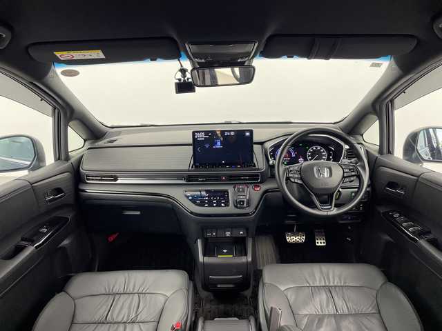 ホンダ オデッセイ ハイブリッド e:HEVアブソルート EXブラックED 愛知県 2024(令6)年 2.3万km プレミアムヴィーナスブラックP ワンオーナー/純正ナビ/マルチビューカメラシステム/フルセグTV・HDMI・Bluetooth・USB・CD・DVD/ETC/前後ドライブレコーダー/両側パワースライドドア/ハンズフリーアクセステールゲート/18インチアルミホイール/本革シート/運転席助手席・2列目パワーシート/運転席助手席・2列目シートヒーター/おくだけ充電/ホンダセンシング/衝突軽減ブレーキ/先行車発進お知らせ/歩行者事故低減ステアリング/路外逸脱抑制/標識認識/渋滞追従機能付ACC/車線維持支援システム/ブラインドスポットインフォメーション/オートハイビーム/誤発進抑制/後方誤発進抑制/近距離衝突軽減ブレーキ/急アクセル抑制/パーキングセンサー/後退出庫サポート/アクティブコーナリングライト/車両接近通報/ECONモード/ヒルスタートアシスト/横滑り防止/LEDヘッド/オートライト/プラズマクラスター技術搭載フルオートエアコン/フロントオートエアコン・リヤオートエアコン/革巻きステアリング/パドルシフト/USBチャージャー/プッシュスタート/スマートキー/スペアキー