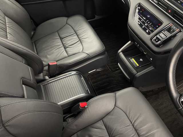 ホンダ オデッセイ ハイブリッド e:HEVアブソルート EXブラックED 愛知県 2024(令6)年 2.3万km プレミアムヴィーナスブラックP ワンオーナー/純正ナビ/マルチビューカメラシステム/フルセグTV・HDMI・Bluetooth・USB・CD・DVD/ETC/前後ドライブレコーダー/両側パワースライドドア/ハンズフリーアクセステールゲート/18インチアルミホイール/本革シート/運転席助手席・2列目パワーシート/運転席助手席・2列目シートヒーター/おくだけ充電/ホンダセンシング/衝突軽減ブレーキ/先行車発進お知らせ/歩行者事故低減ステアリング/路外逸脱抑制/標識認識/渋滞追従機能付ACC/車線維持支援システム/ブラインドスポットインフォメーション/オートハイビーム/誤発進抑制/後方誤発進抑制/近距離衝突軽減ブレーキ/急アクセル抑制/パーキングセンサー/後退出庫サポート/アクティブコーナリングライト/車両接近通報/ECONモード/ヒルスタートアシスト/横滑り防止/LEDヘッド/オートライト/プラズマクラスター技術搭載フルオートエアコン/フロントオートエアコン・リヤオートエアコン/革巻きステアリング/パドルシフト/USBチャージャー/プッシュスタート/スマートキー/スペアキー